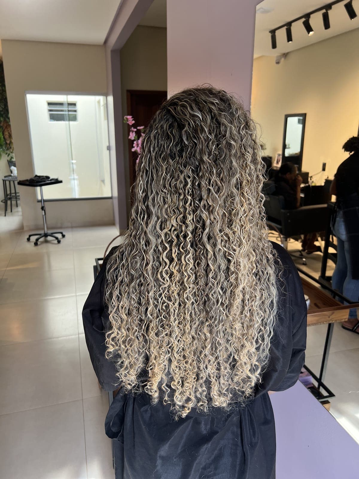 Mechas em cabelo cacheado